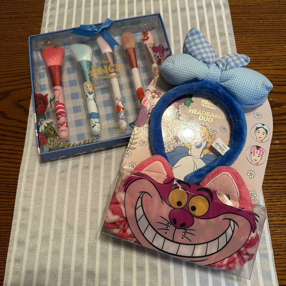 Alice in Wonderland makeup brushes, And Headband Set